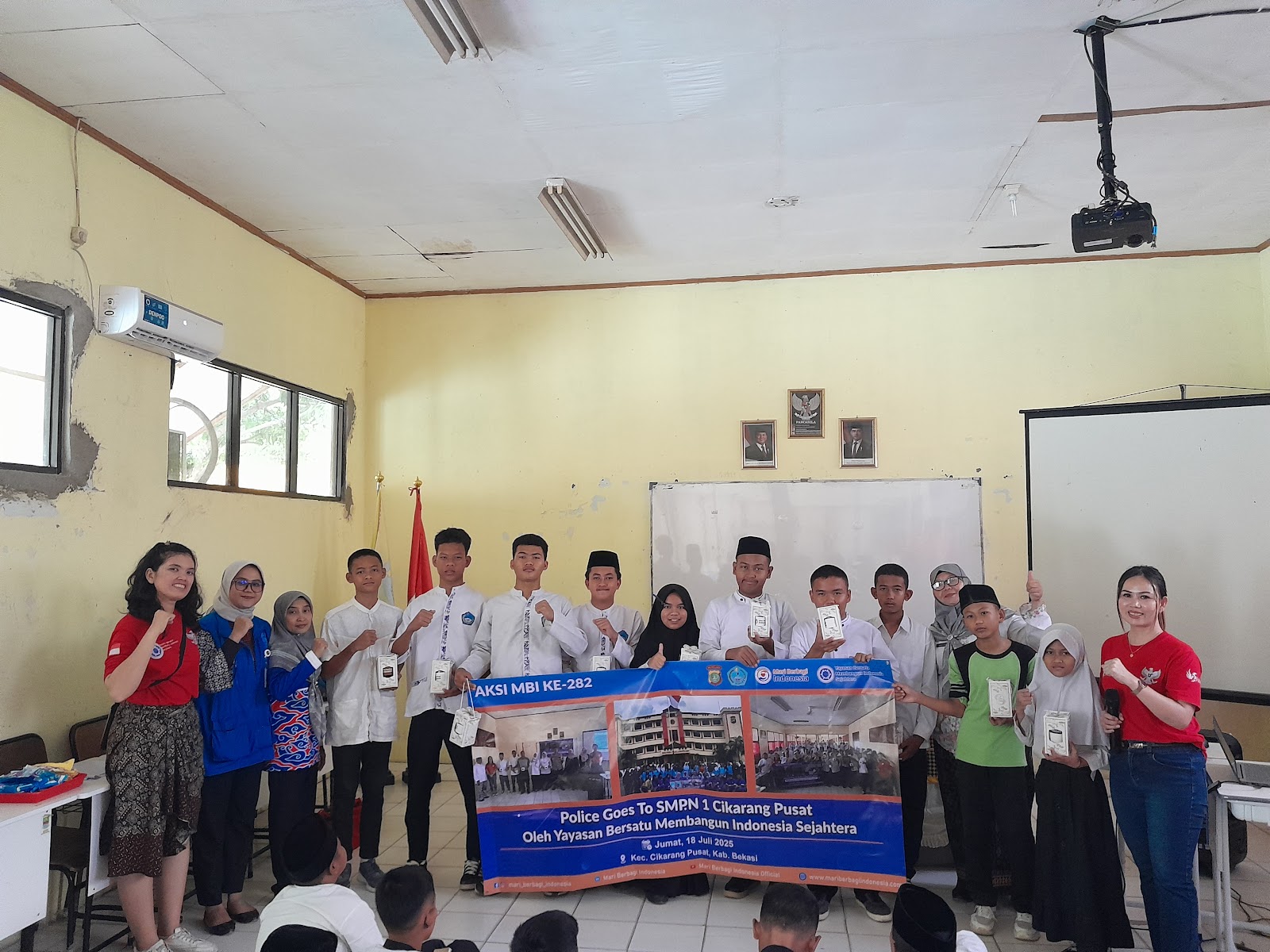 POLICE GOES TO SMPN 01 CIKARANG PUSAT OLEH YAYASAN BERSATU MEMBANGUN INDONESIA SEJAHTERA